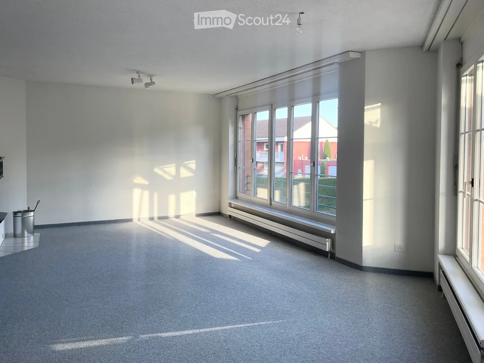 Appartement-maisonnette de 5,5 pièces avec grande terrasse dans un environnement calme avec vue sur la verdure – photo 6 sur 8