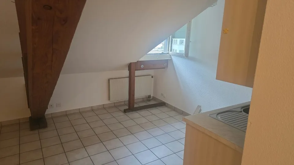 Studio funzionale al 4° piano a Sion, disponibile immediatamente