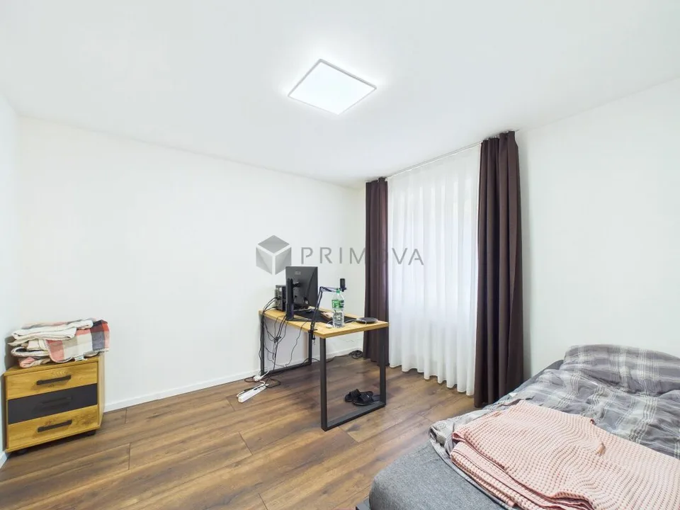 Modernisiert & grosszügig mit Cheminée im familienfreundlichen Quartier – Foto 7 von 12