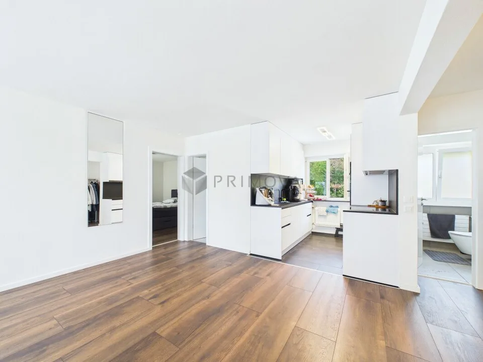Modernisiert & grosszügig mit Cheminée im familienfreundlichen Quartier – Foto 4 von 12