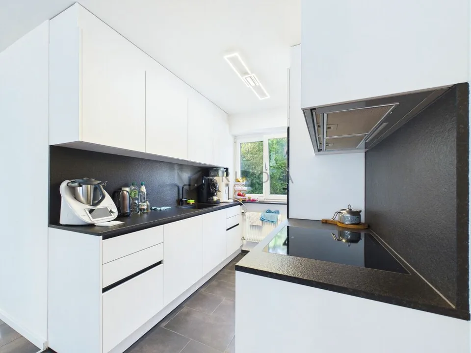 Modernisiert & grosszügig mit Cheminée im familienfreundlichen Quartier – Foto 6 von 12