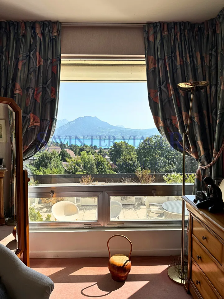 Villa sur les toits. Terrasse de 60m2. Vue lac 180. VIAGER. – Foto 8 von 13