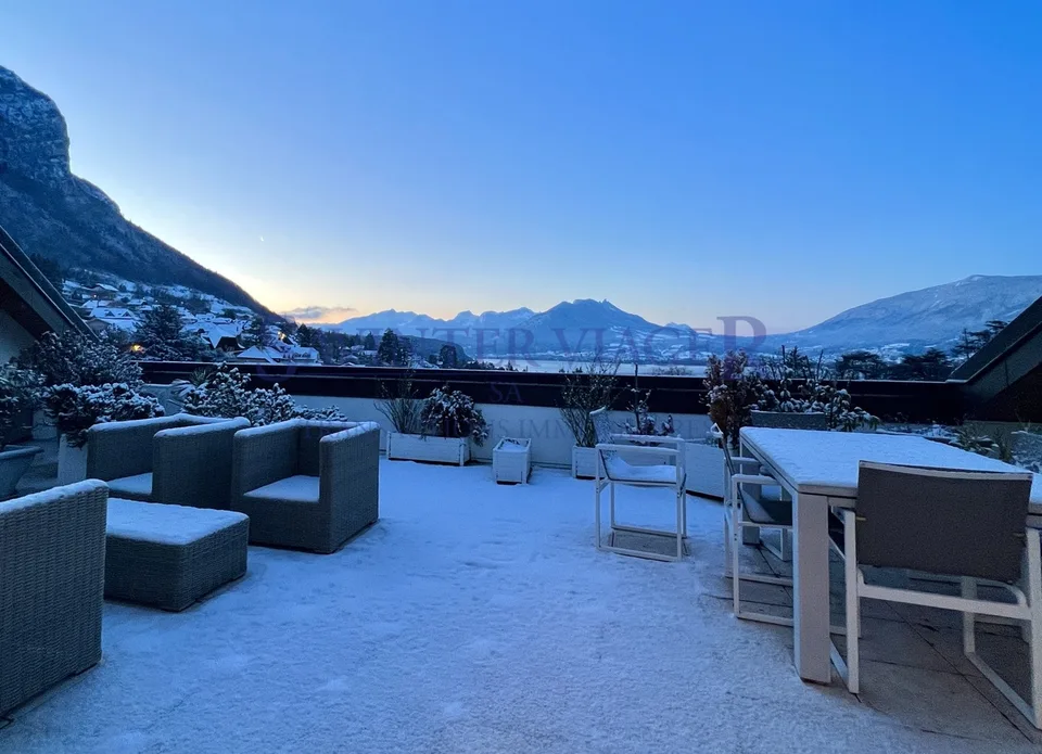 Villa sur les toits. Terrasse de 60m2. Vue lac 180. VIAGER. – Foto 7 von 13
