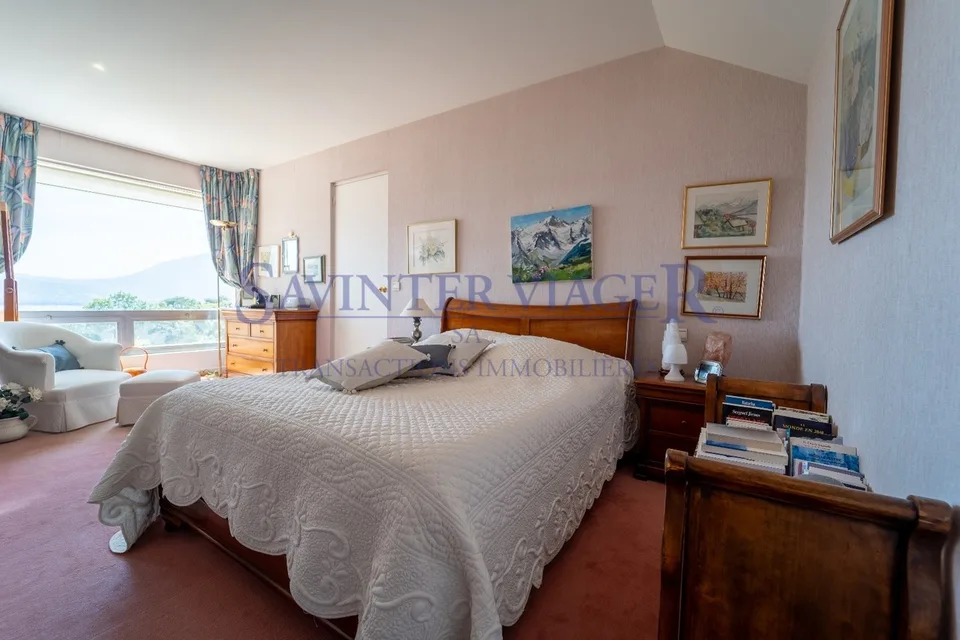 Villa sur les toits. Terrasse de 60m2. Vue lac 180. VIAGER. – Foto 9 von 13