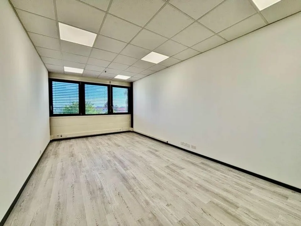 Le-Mont in Budron buy your offices at 1500 CHF/m2! 330 m2 available. – photo 5 of 9