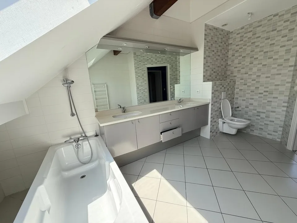 Triplex en Attique de Prestige aux Portes de Genève ? Centre de Ferney-Voltaire – Foto 8 von 12