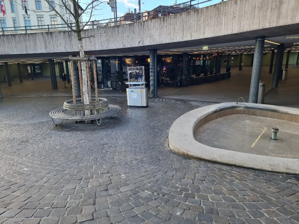 Attraktiver Standort am Schlossbergplatz – Foto 2 von 4