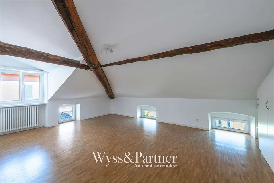 Vaste appartement mansardé de 3,5 pièces à Balerna – photo 4 sur 13