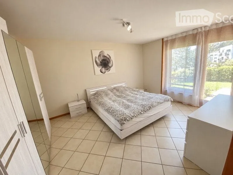 Selten in La Coudre | Geräumige 4.5 Zimmer mit Garten – Foto 2 von 5