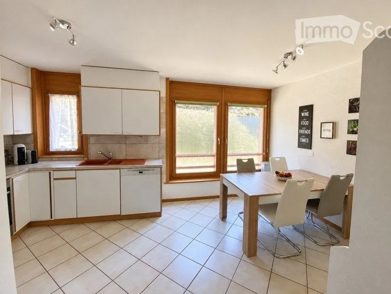 Selten in La Coudre | Geräumige 4.5 Zimmer mit Garten – Foto 3 von 5