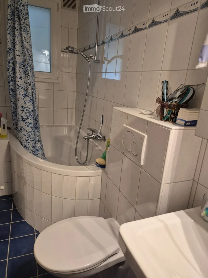 Wohnung mit 3 Zimmern in einem Haus mit drei Wohnungen – Foto 2 von 4