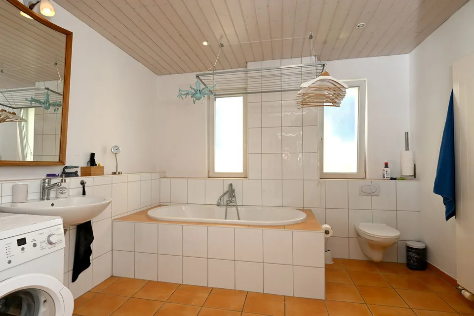 5.5 Zi.-Doppel-EFH mit Ateliergebäude & Werkstatt – Foto 9 von 15