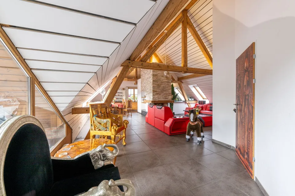 Charmante Duplex-Dachwohnung mit vielseitigen Nutzungmöglichkeiten – Foto 2 von 12