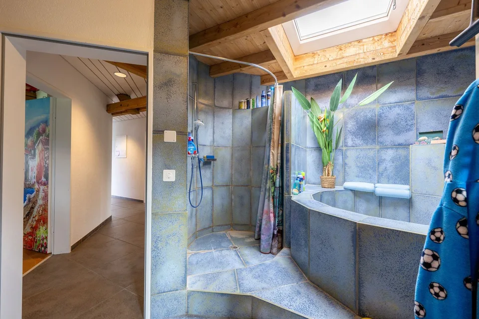 Charmante Duplex-Dachwohnung mit vielseitigen Nutzungmöglichkeiten – Foto 8 von 12