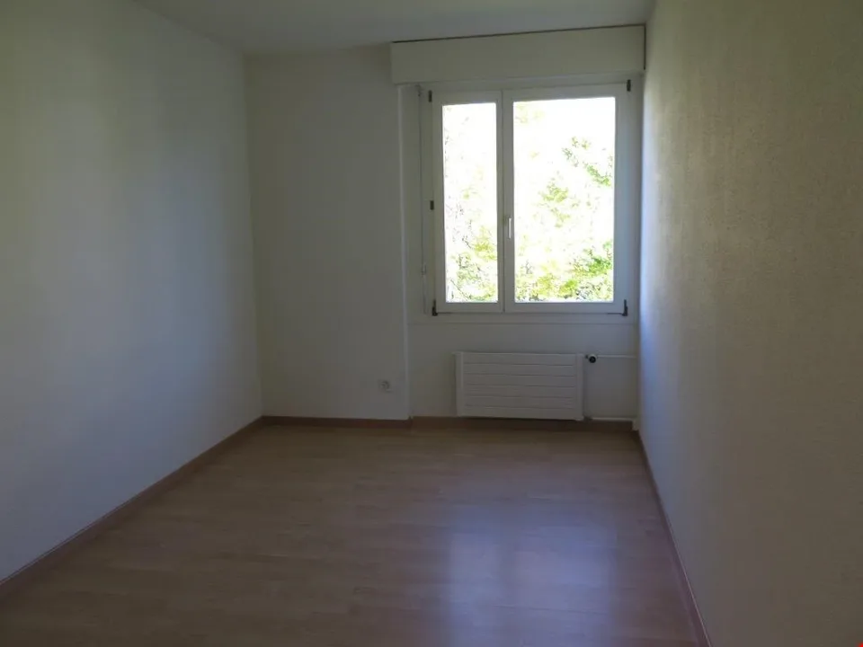 Renovated apartment in Brügg – photo 3 of 13