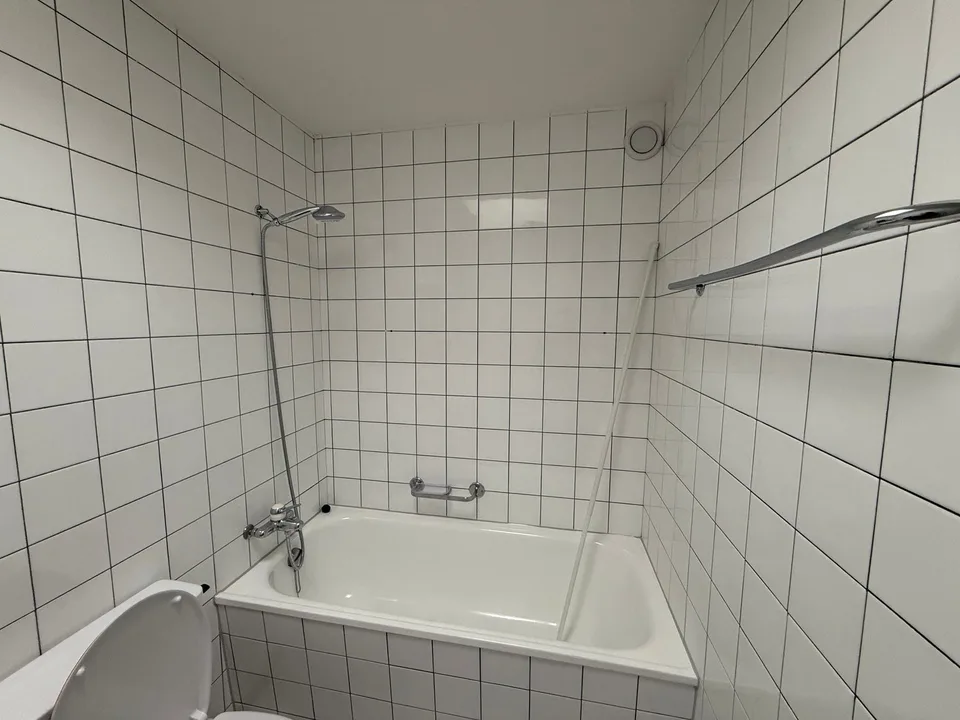 Renovated apartment in Brügg – photo 10 of 13