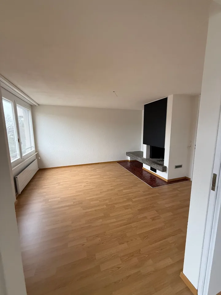 Renovated apartment in Brügg – photo 4 of 13