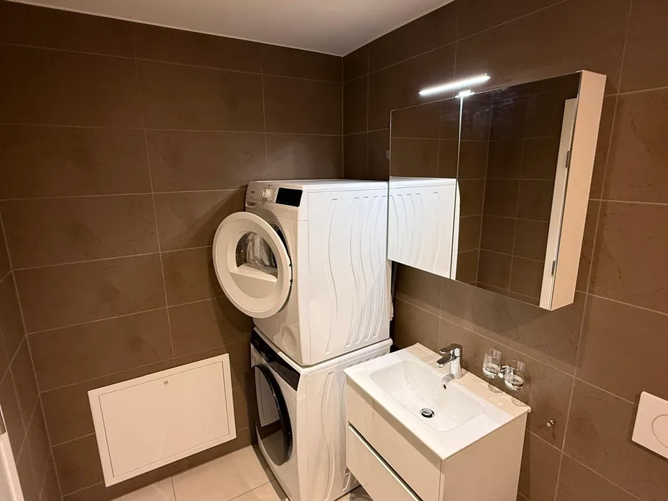 Appartamento lussuoso 2 1/2 locali con torre di lavanderia privata e ampio balcone – foto 9 di 17