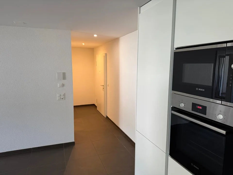 Appartamento lussuoso 2 1/2 locali con torre di lavanderia privata e ampio balcone – foto 4 di 17