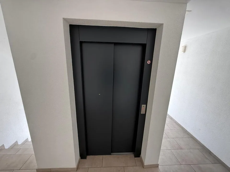 Appartamento lussuoso 2 1/2 locali con torre di lavanderia privata e ampio balcone – foto 12 di 17