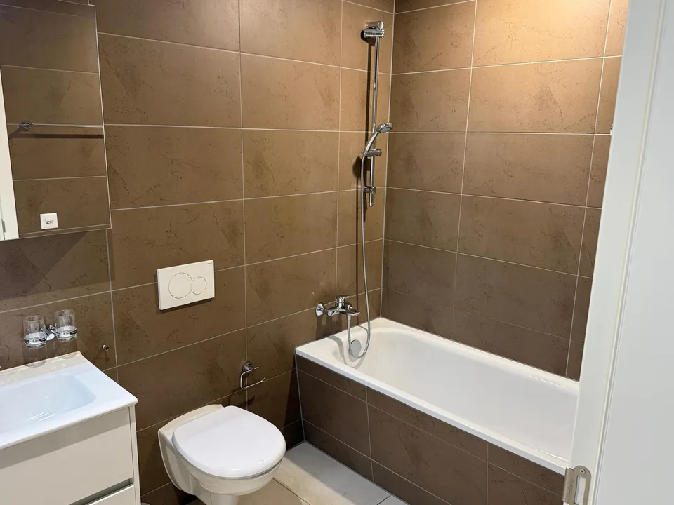 Appartamento lussuoso 2 1/2 locali con torre di lavanderia privata e ampio balcone – foto 10 di 17