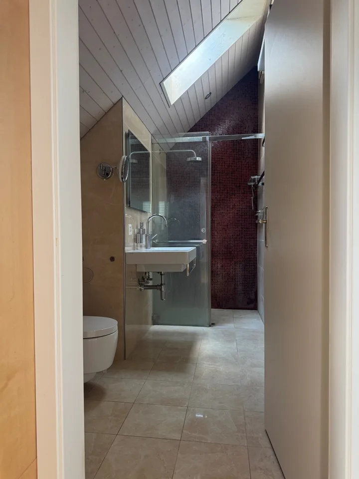 Spaziosa mansarda di 5,5 locali a Samstagern – disponibile immediatamente! – foto 9 di 10
