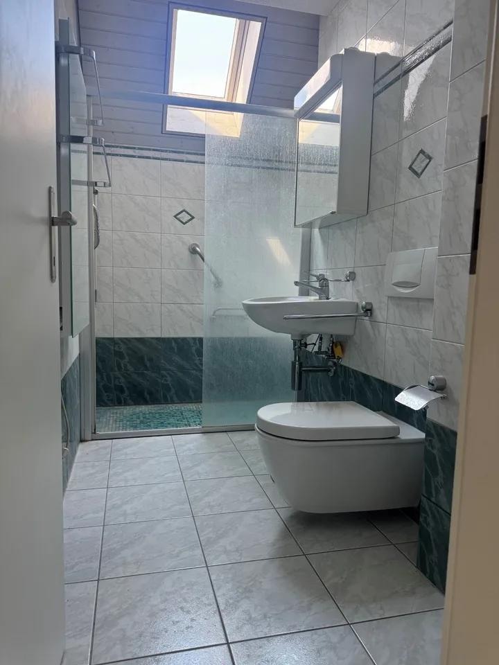 Spaziosa mansarda di 5,5 locali a Samstagern – disponibile immediatamente! – foto 7 di 10