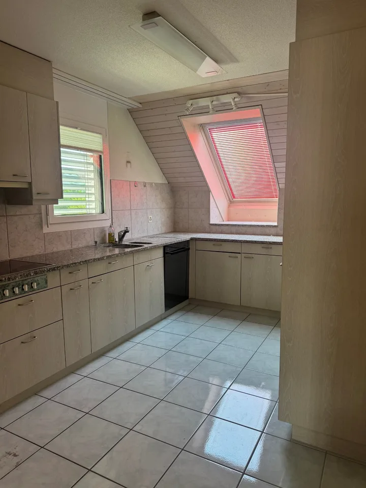 Spaziosa mansarda di 5,5 locali a Samstagern – disponibile immediatamente! – foto 6 di 10