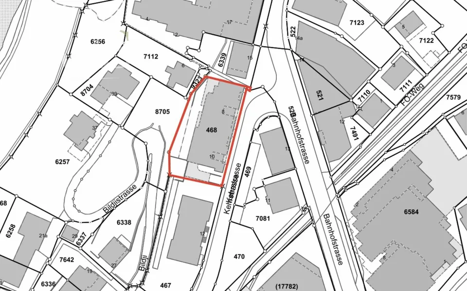 Appartamento 3.5 locali su 104 m2, balcone e bello spazio di seduta tranquillo nel verde