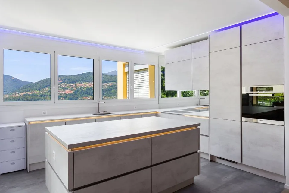 Favoloso Appartamento 5.5 locali, con Vista Lago e Piscina a Montagnola, Svizzera – Foto 3 von 16