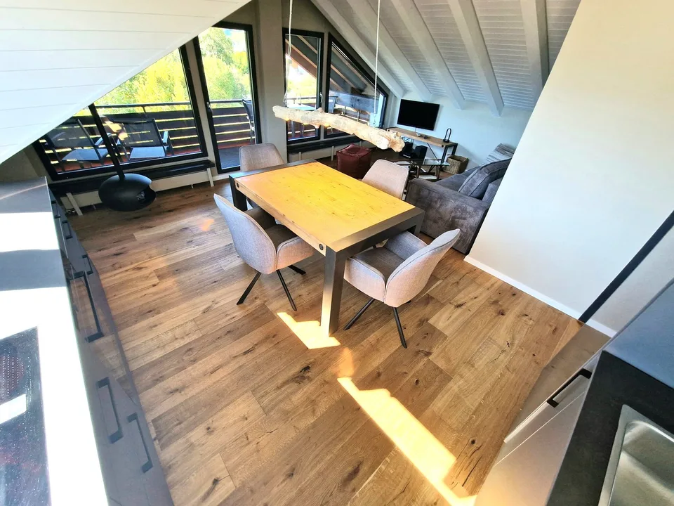 ***Sonniges BIJOU 3.5 - Dachwohnung mit toller Aussicht und nahe dem Laaxer See in Laax Dorf*** – Foto 14 von 22