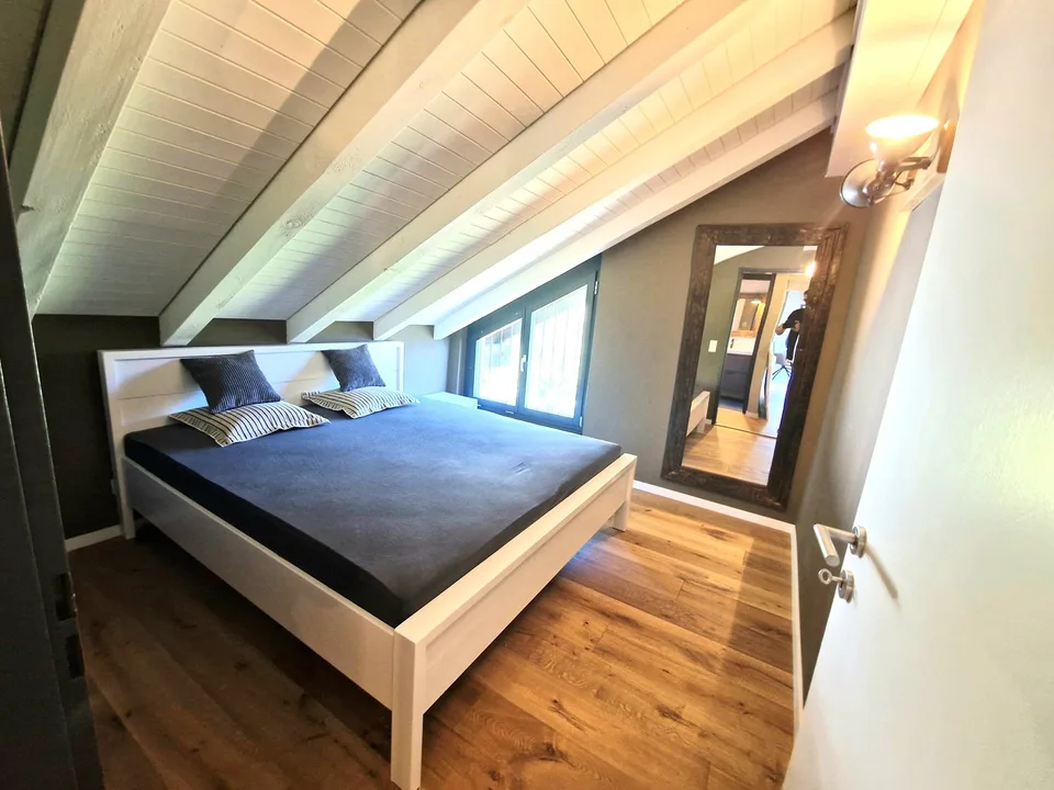 ***Sonniges BIJOU 3.5 - Dachwohnung mit toller Aussicht und nahe dem Laaxer See in Laax Dorf*** – Foto 6 von 22
