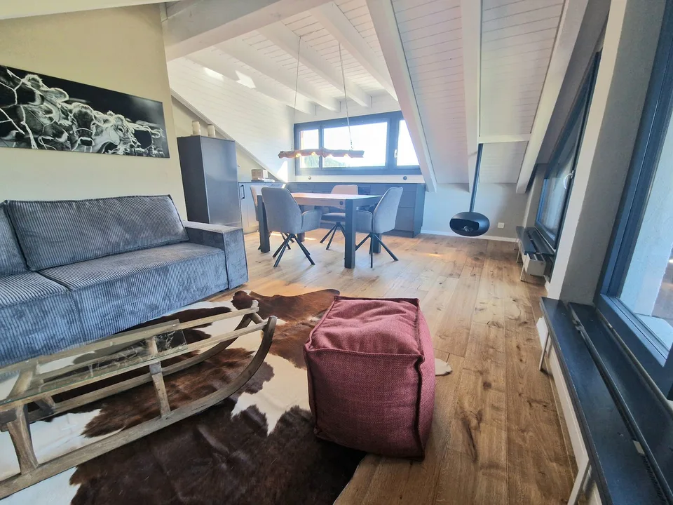 ***Sonniges BIJOU 3.5 - Dachwohnung mit toller Aussicht und nahe dem Laaxer See in Laax Dorf*** – Foto 2 von 22