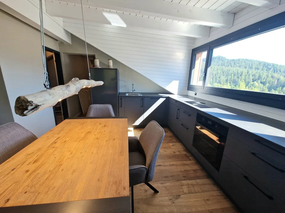 ***Sonniges BIJOU 3.5 - Dachwohnung mit toller Aussicht und nahe dem Laaxer See in Laax Dorf*** – Foto 3 von 22
