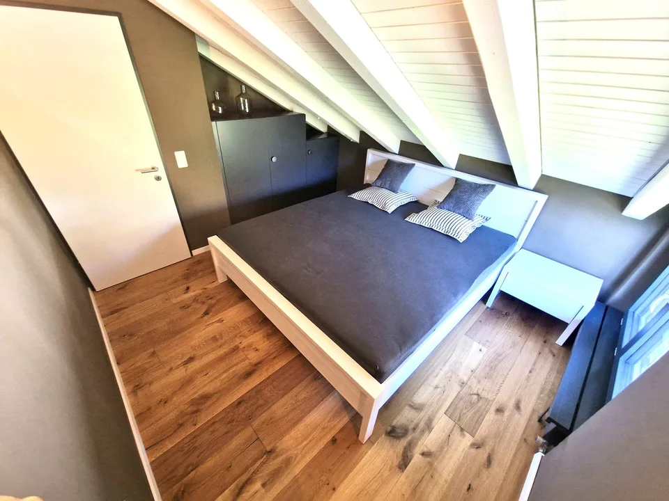 ***Sonniges BIJOU 3.5 - Dachwohnung mit toller Aussicht und nahe dem Laaxer See in Laax Dorf*** – Foto 7 von 22