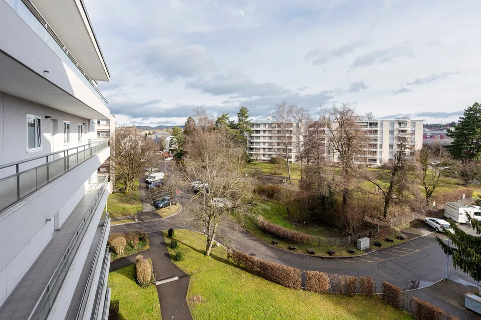 3-Zimmer Apartment mit Balkon möbiliert in Brüttisellen - kinderfreundlich