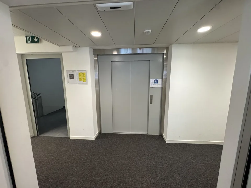 Spazio ufficio al 2° piano con 156m2 e grande terrazza sul tetto – foto 9 di 9