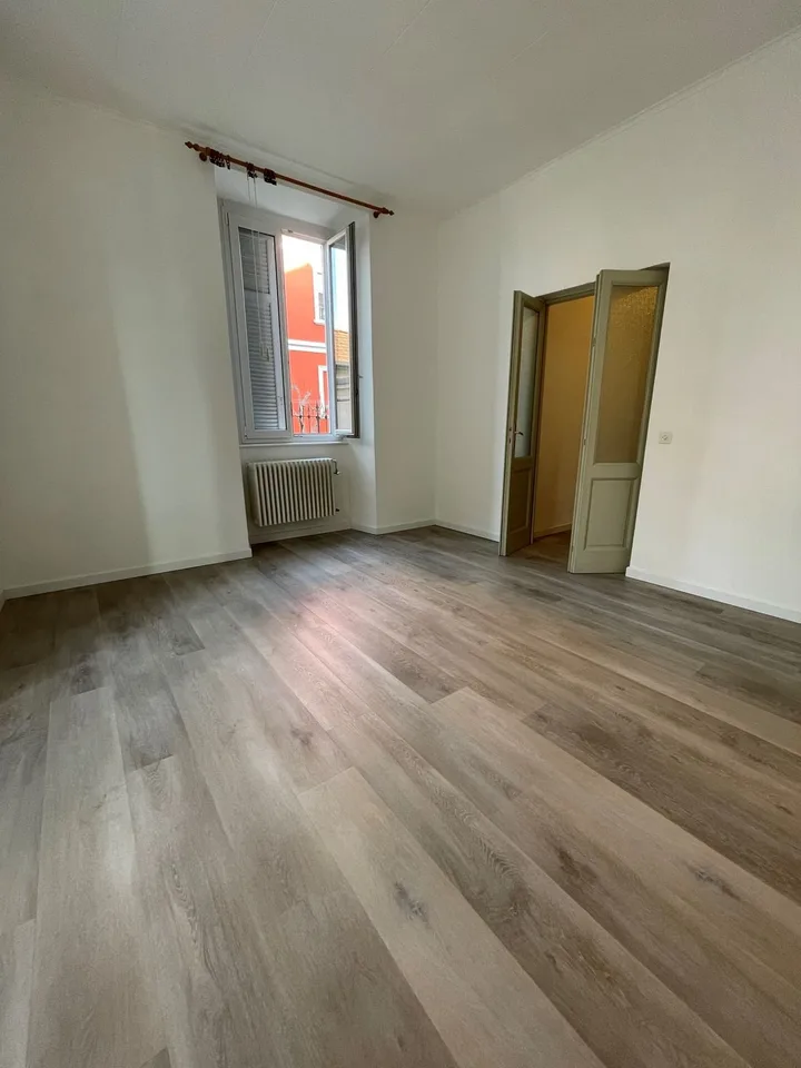 Chiasso_ 3,5 Lokale renoviert und hell im Erdgeschoss zur Miete – Foto 6 von 7