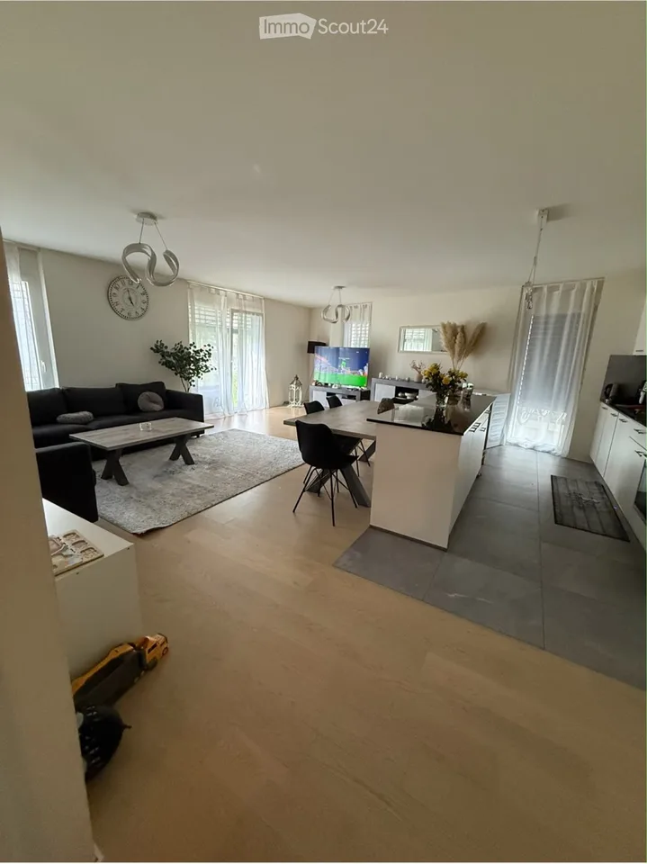 3,5 Zimmer mit sehr großem Garten
