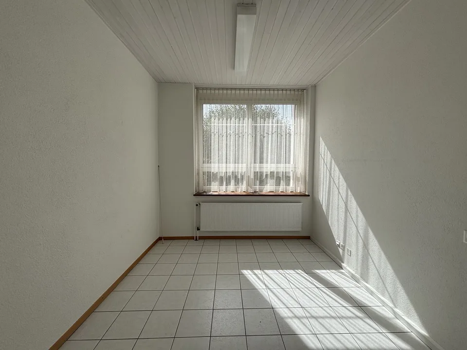 Zu vermieten – Gewerbefläche/Büros mit hervorragender Lage in Tramelan – Foto 16 von 22