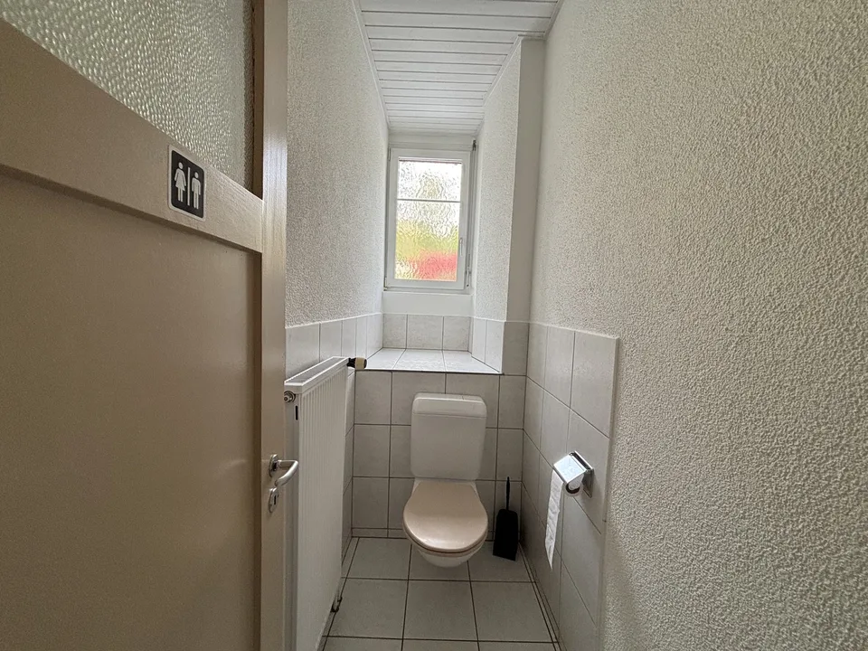 Zu vermieten – Gewerbefläche/Büros mit hervorragender Lage in Tramelan – Foto 18 von 22