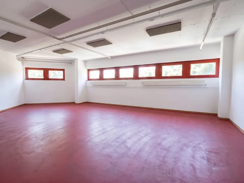 *Espace de stockage et de bureau spacieux dans un emplacement optimal* – photo 5 sur 7