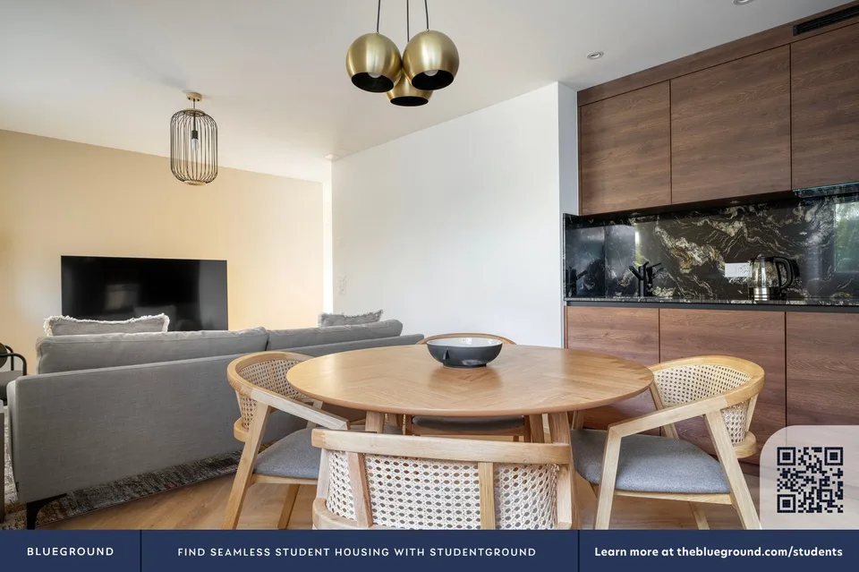 Trendy Wiedikon 2.5 locali con cantina + W/T, vicino al mercato, via Blueground – foto 5 di 13