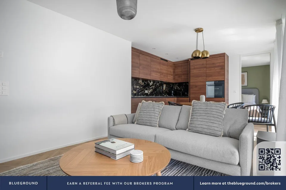 Luxe Wiedikon 3,5 pièces avec cave et W/T, près du marché, via Blueground – photo 3 sur 13