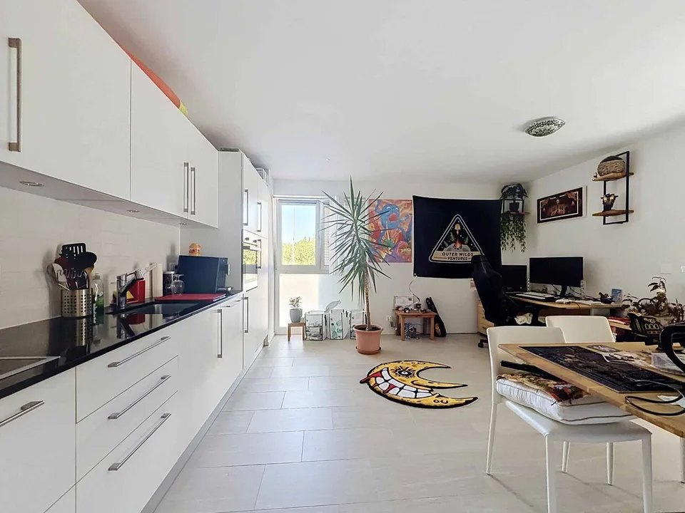 Wohnung mit 2,5 Zimmern, Balkon und 2 Parkplätzen – Foto 5 von 9
