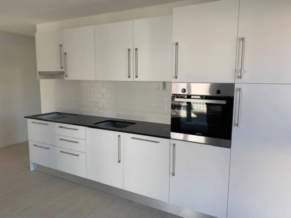 Wohnung mit 2,5 Zimmern, Balkon und 2 Parkplätzen – Foto 4 von 9