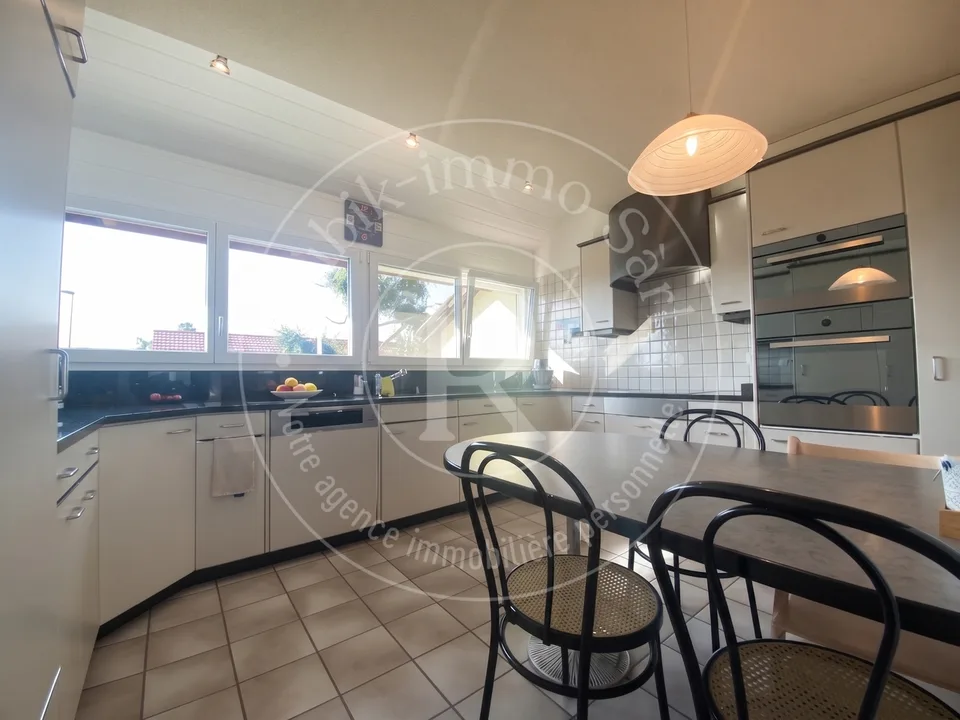 Familienvilla mit 2 Wohnungen und großem Garten – Foto 5 von 13