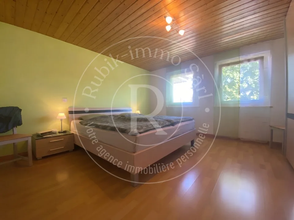 Familienvilla mit 2 Wohnungen und großem Garten – Foto 6 von 13