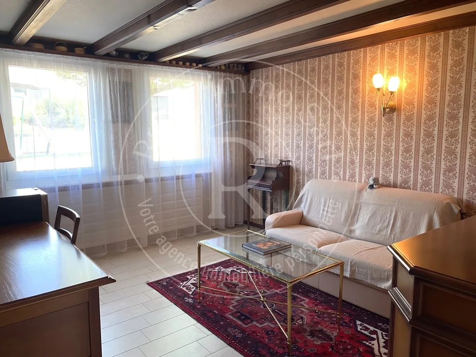 Familienvilla mit 2 Wohnungen und großem Garten – Foto 12 von 13