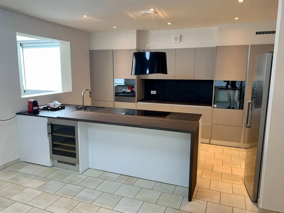 Affittasi esclusivo 3.5 locali in casa bifamiliare con giardino privato – Foto 2 von 7